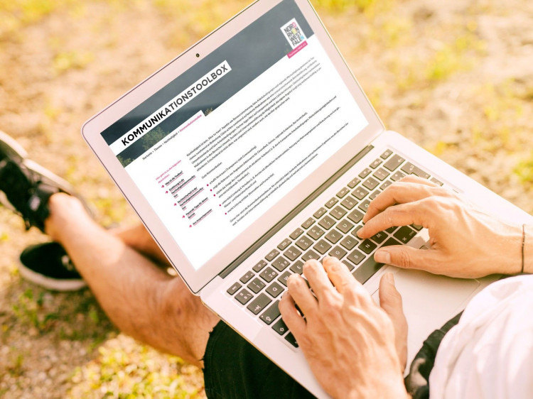 B2B NACHHALTIGKEITSKOMMUNIKATION der Nachhaltigkeitswerkstatt.NRW: Blick auf die Toolbox (Bild: Magnific/freepik)