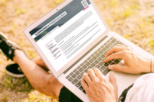 Blick auf die Toolbox zur Nachhaltigkeitskommunikation  (Bild: Magnific/freepik)